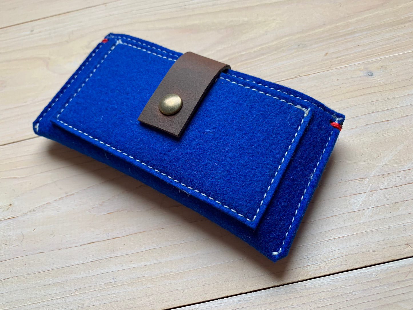 Portefeuille iPhone en feutre personnalisable et durable avec fermeture en cuir