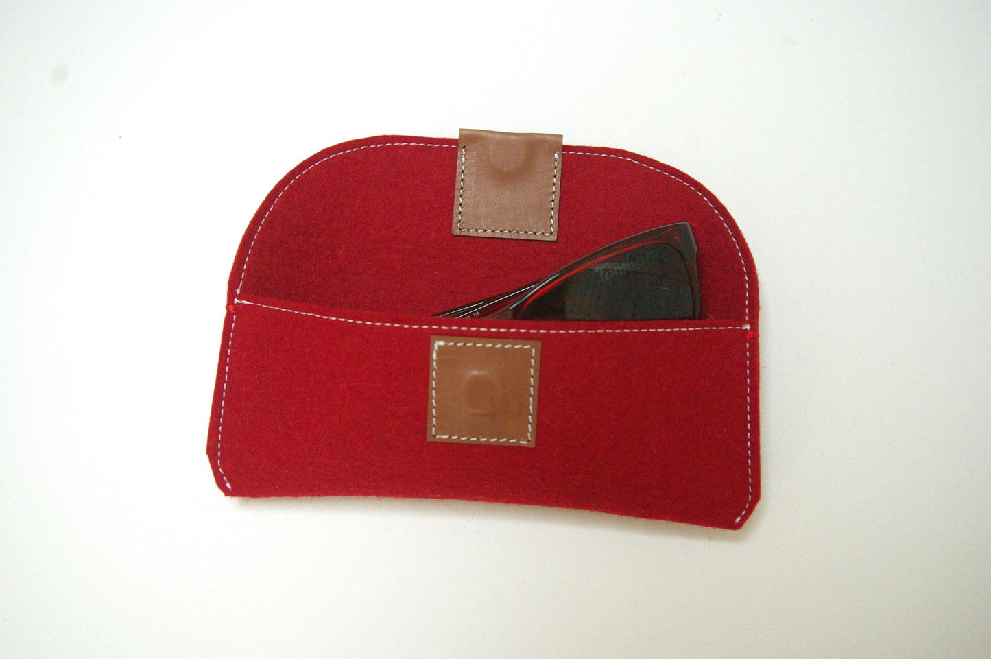 KIJKNOU - brillenkoker met magnetische sluiting ROOD - Westerman Bags vilten tassen en hoezen. Dutch Design.