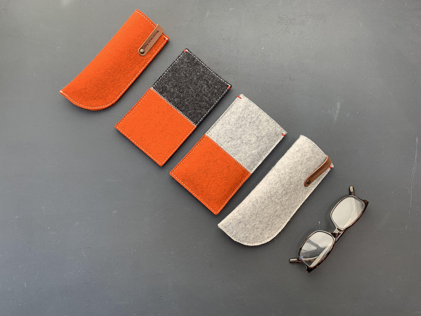 CONTRAST iphone 11 hoes, oranje - Westerman Bags vilten tassen en hoezen. Dutch Design.