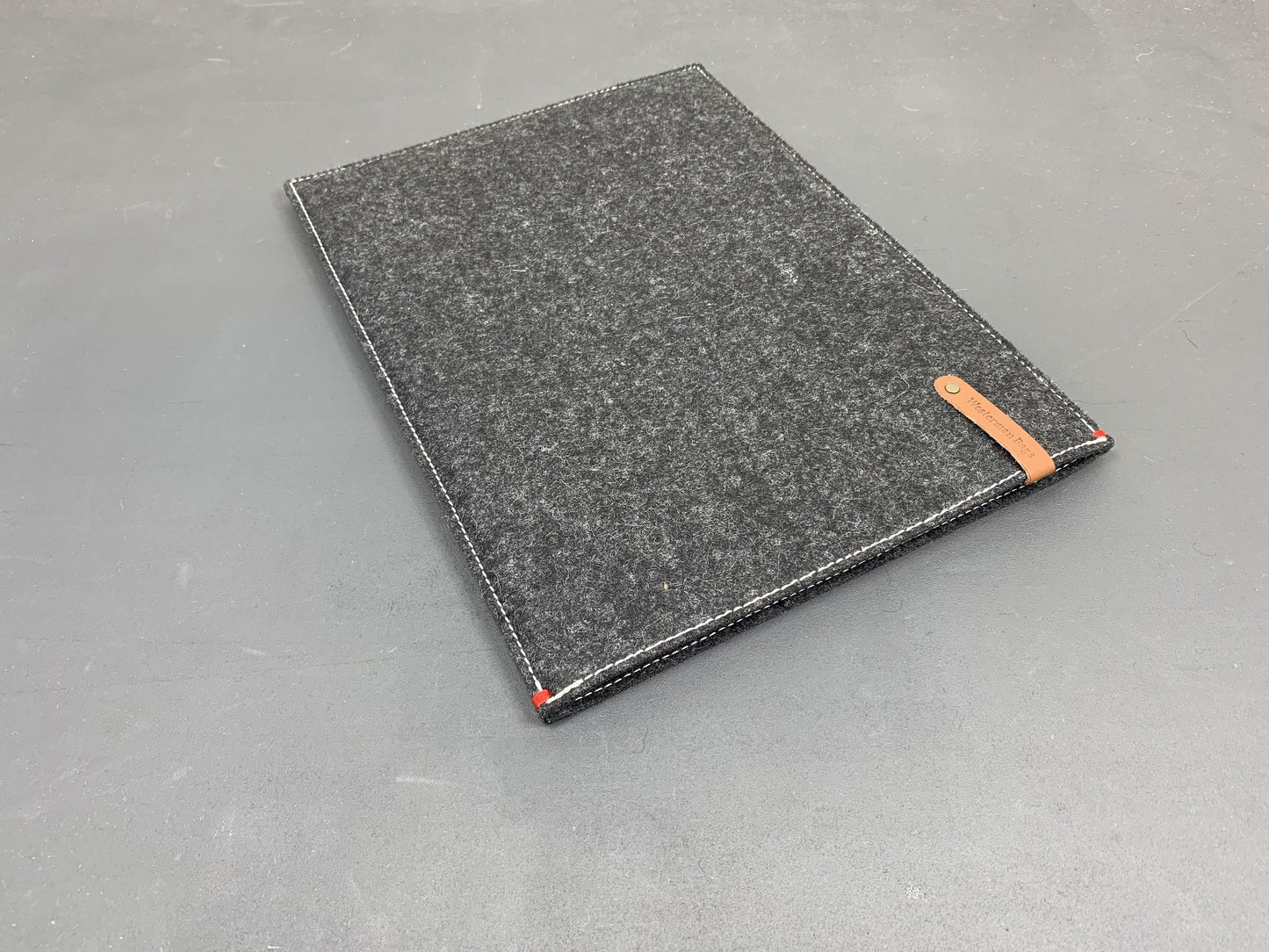 FUNCTIE hoes vilt | Macbook Pro Air | Zwart - Westerman Bags vilten tassen en hoezen. Dutch Design.
