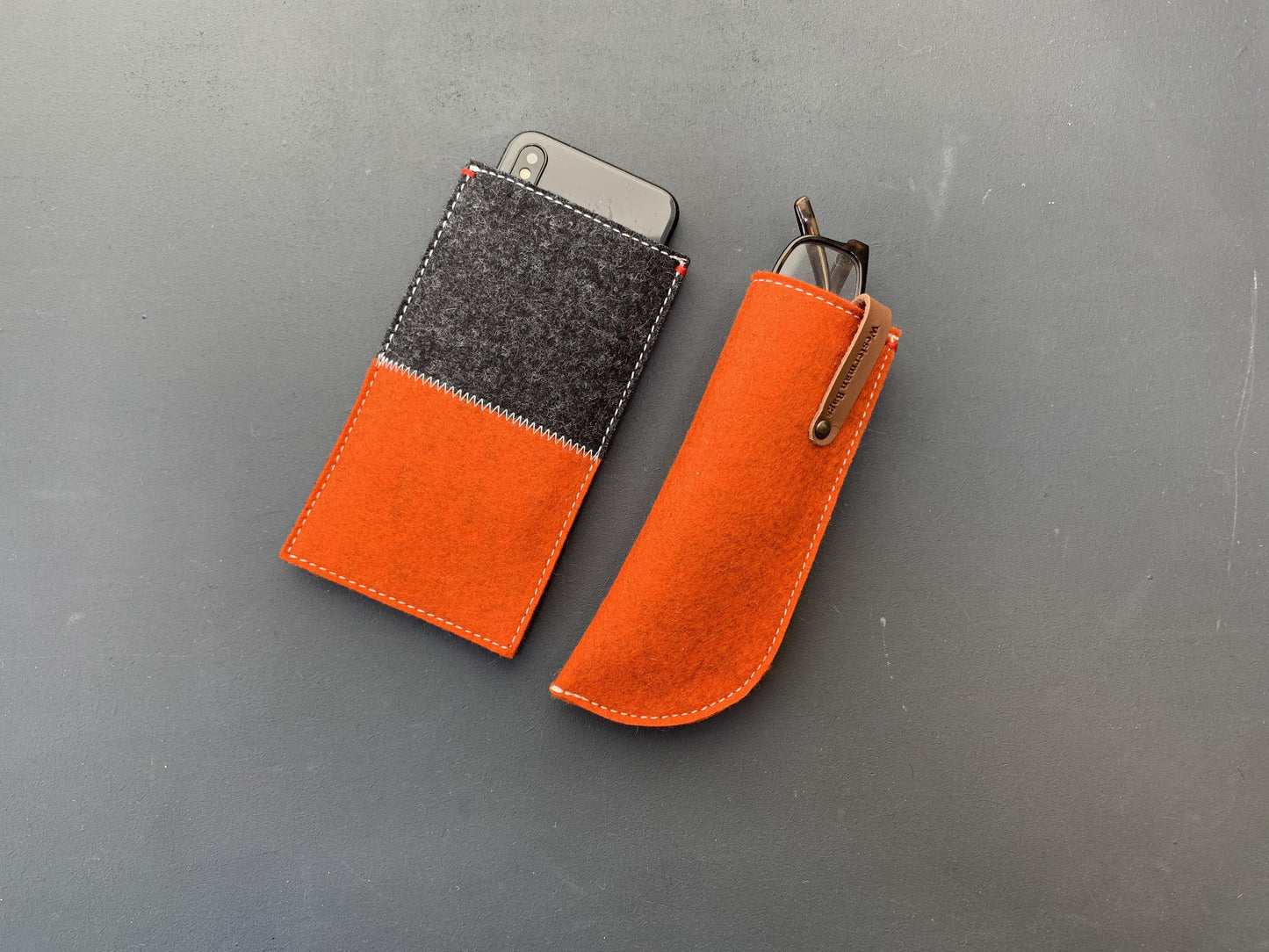 CONTRAST iphone 11 hoes, oranje - Westerman Bags vilten tassen en hoezen. Dutch Design.