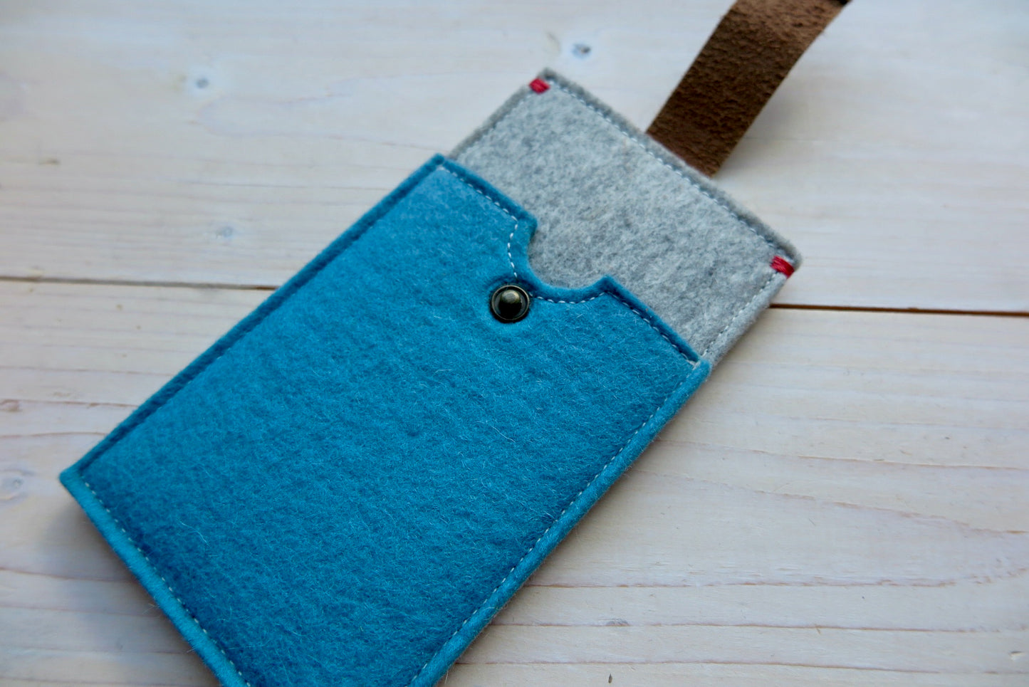 SALE - iPhone SE 2020 felt covers