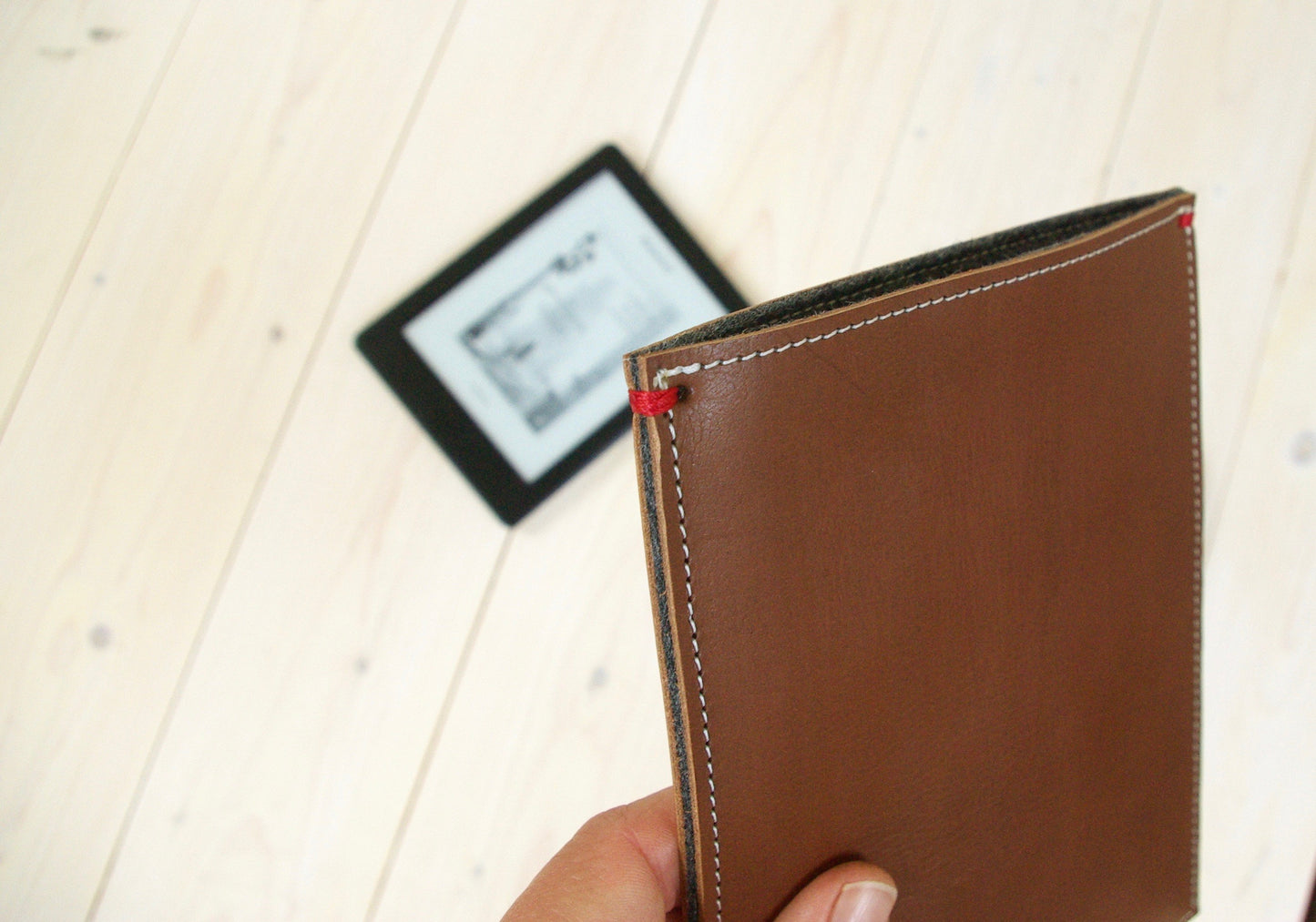 Étui pour liseuse en cuir KOBO KINDLE - CLASSIC CASE en marron cognac