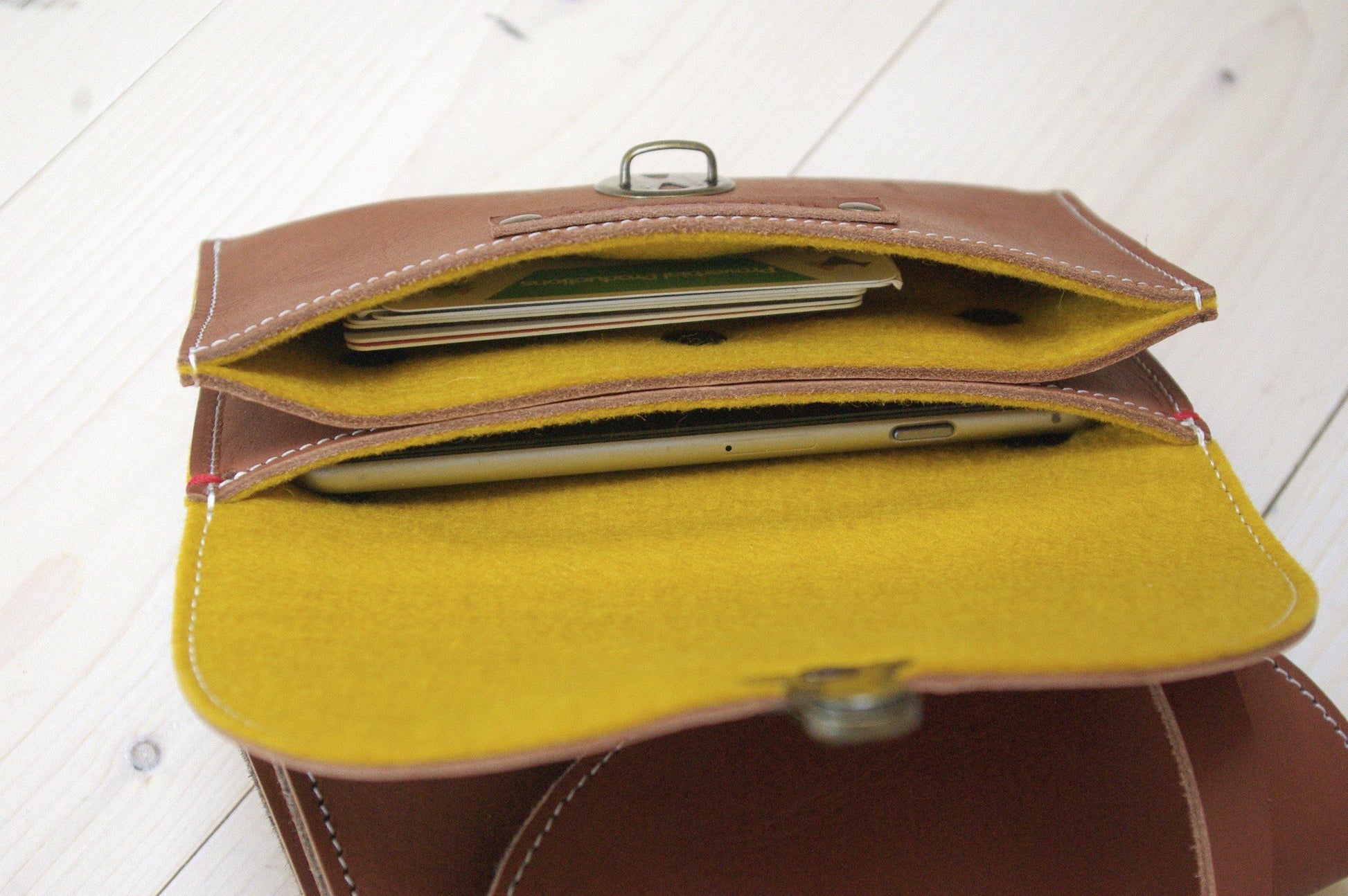 MINI TASJE - klein leren schoudertasje - Westerman Bags vilten tassen en hoezen. Dutch Design.