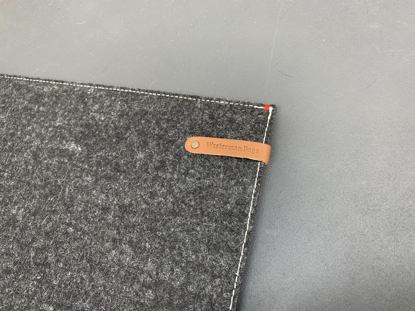 FUNCTIE hoes vilt | Macbook Pro Air | Zwart - Westerman Bags vilten tassen en hoezen. Dutch Design.