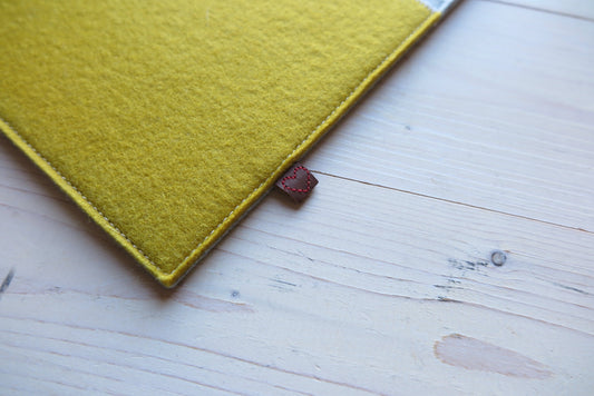 MacBook 13 "Vilten Hoes - The bestseller in yellow and gray in the sale
