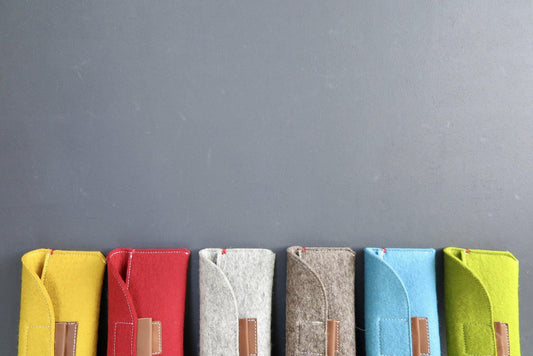brillenkoker met magnetische sluiting  - geel  - Westerman Bags vilten tassen en hoezen. Dutch Design.
