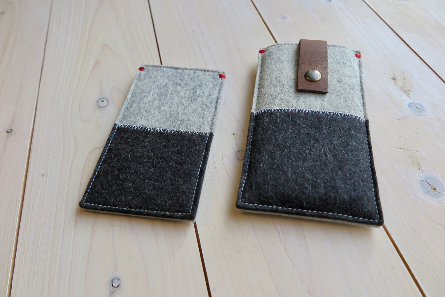 CONTRAST grijs zwart. Wolvilt telefoonhoes met leren sluiting - Westerman Bags vilten tassen en hoezen. Dutch Design.