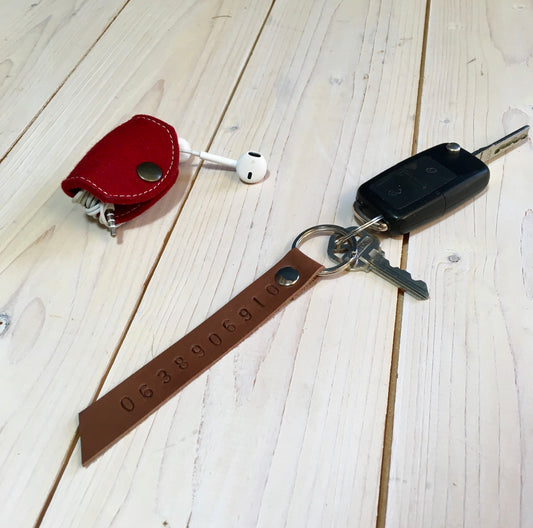 Leren sleutelhanger met telefoonnummer