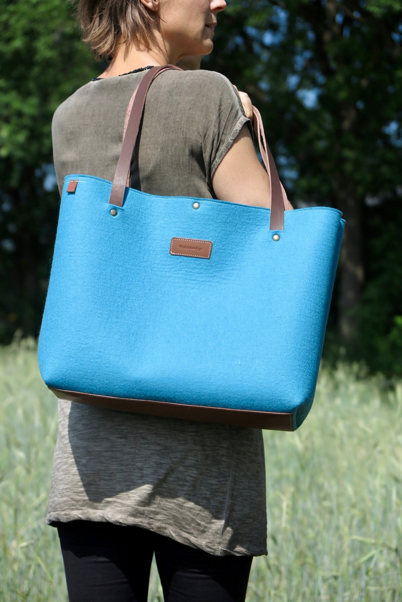 grote blauwe tas van vilt - natuurlijk materialen