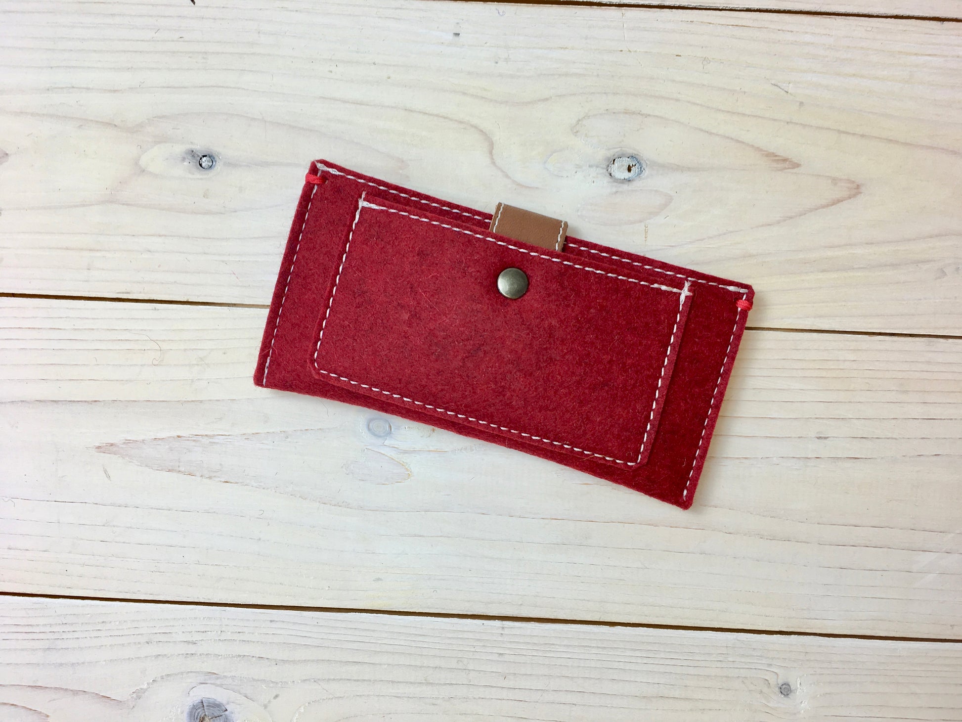 Iphone WALLET vilt | Rood | magnetische sluiting - Westerman Bags vilten tassen en hoezen. Dutch Design.