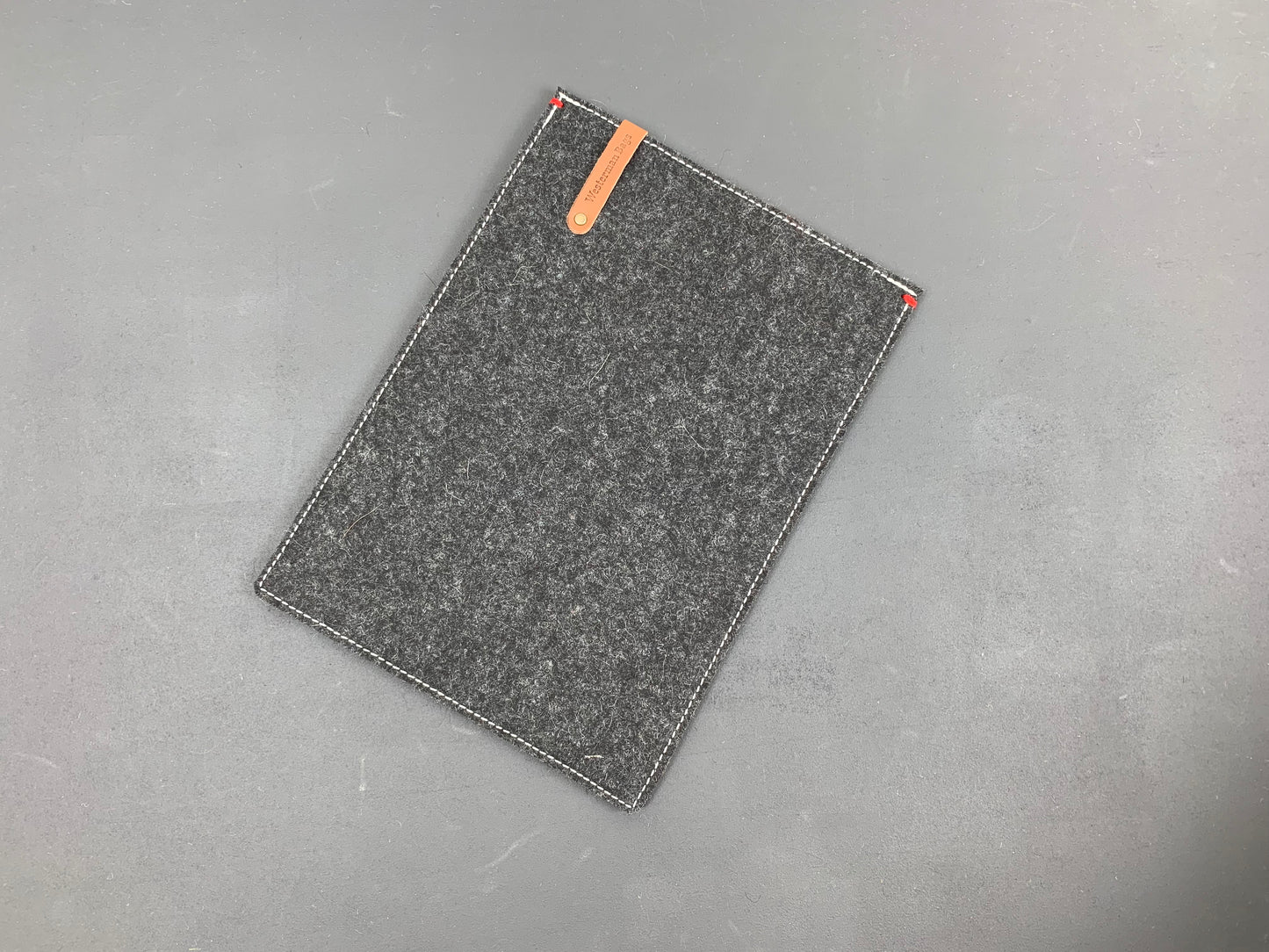 FUNCTIE hoes vilt | Macbook Pro Air | Zwart - Westerman Bags vilten tassen en hoezen. Dutch Design.