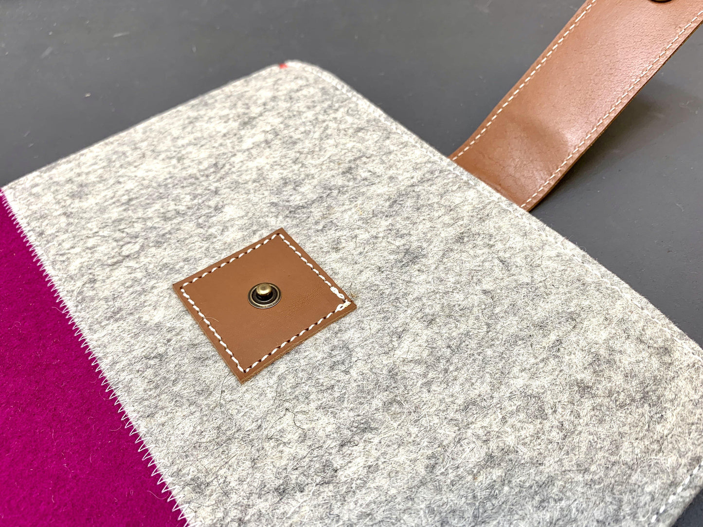 ipad Hoes vilt met leren sluiting - Westerman Bags vilten tassen en hoezen. Dutch Design.