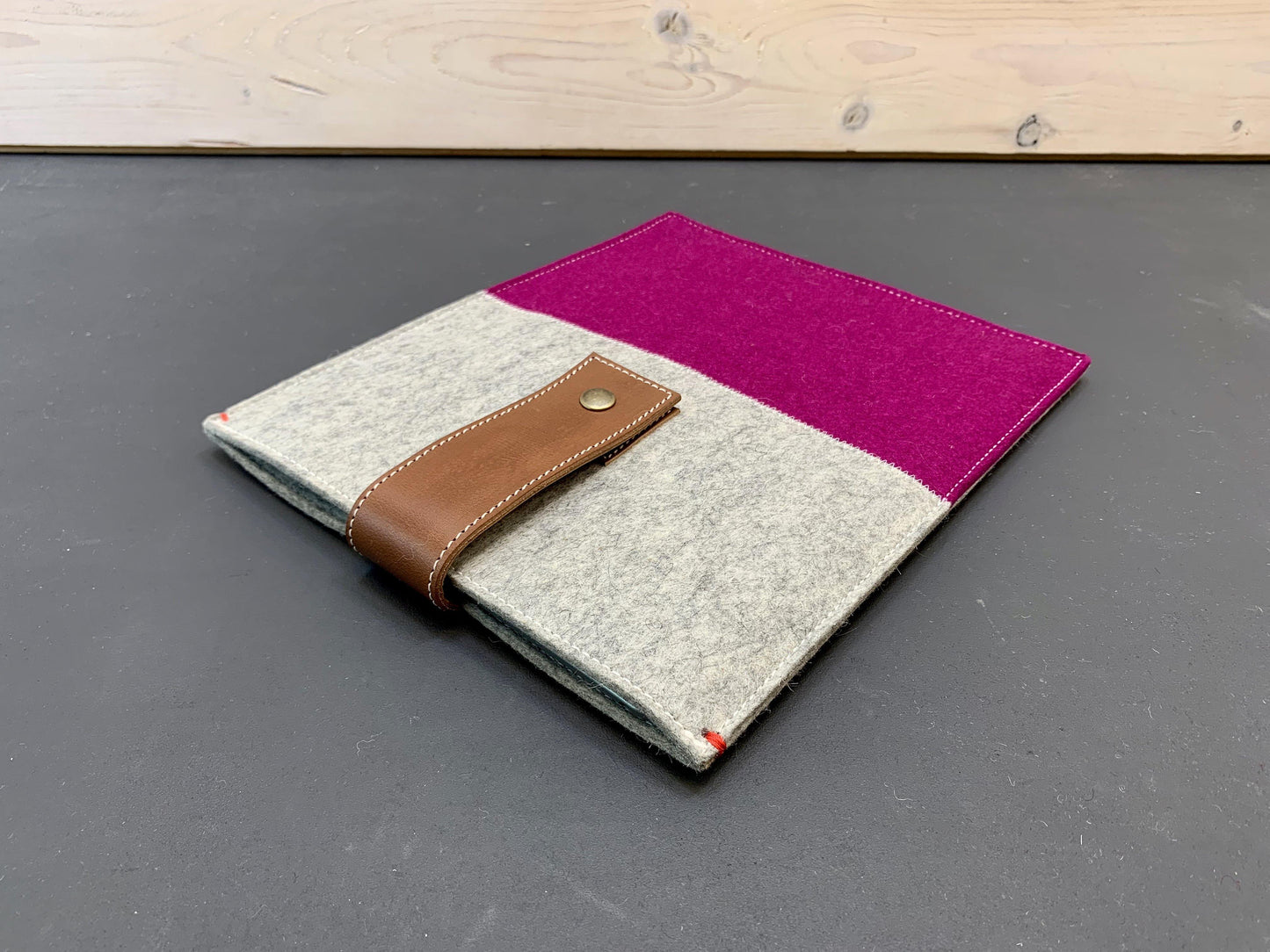 ipad Hoes vilt met leren sluiting - Westerman Bags vilten tassen en hoezen. Dutch Design.