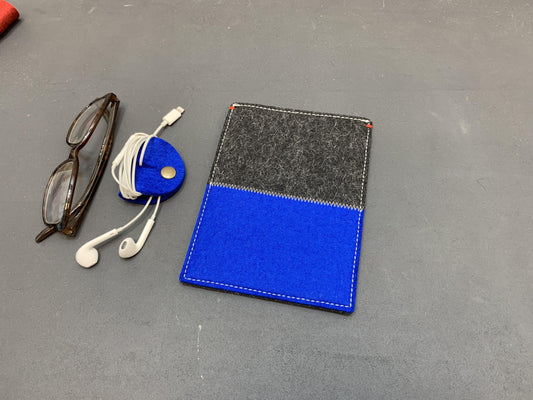 VANMIJ oordopjes houder / cable organiser - Westerman Bags vilten tassen en hoezen. Dutch Design.
