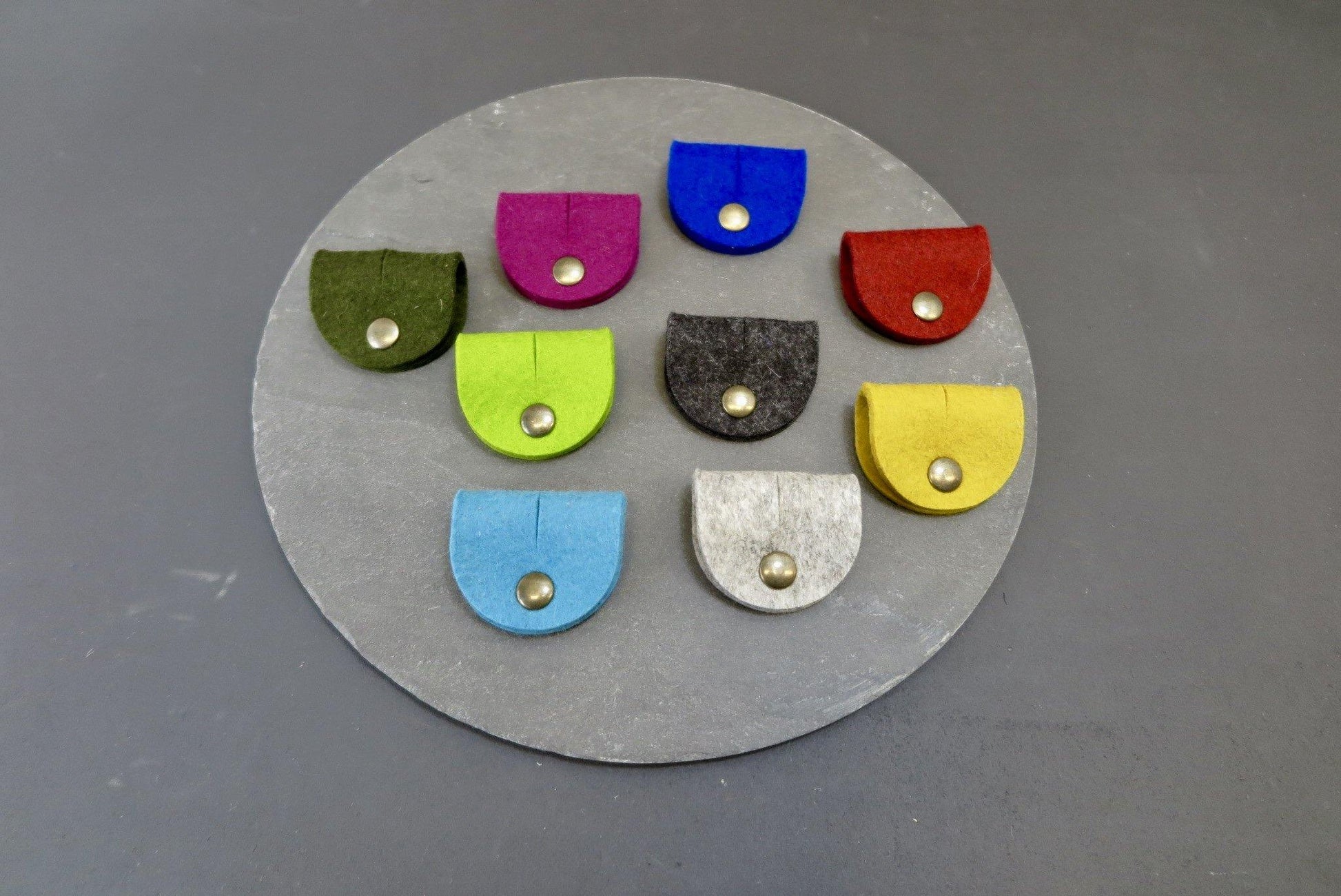 Colourful earphone holders, oordopjes houder vilt