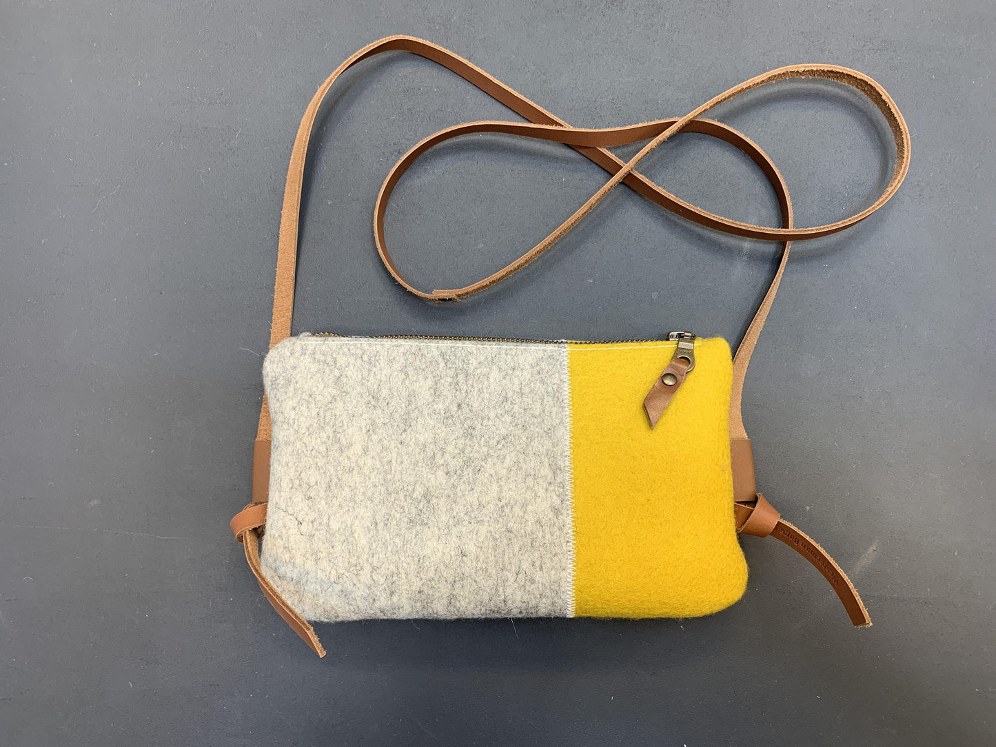 DAGTAS in twee kleuren - Westerman Bags vilten tassen en hoezen. Dutch Design.