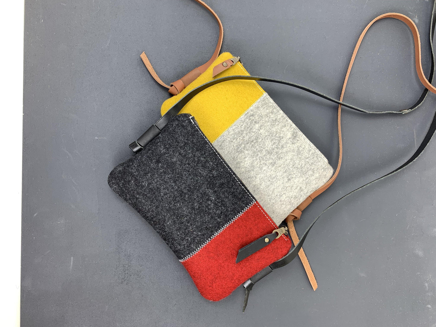 DAGTAS small felt bags with zipper