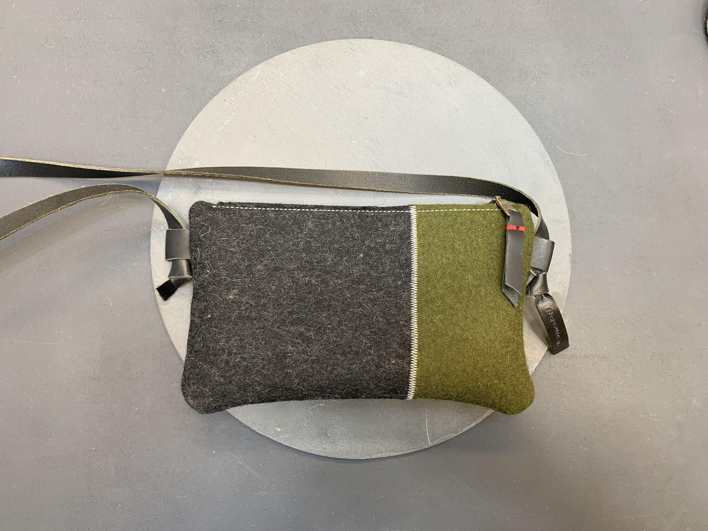 DAGTAS in twee kleuren - Westerman Bags vilten tassen en hoezen. Dutch Design.