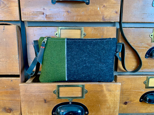 Felt shoulder bag in black and moss green with zipper and black leather, sale
