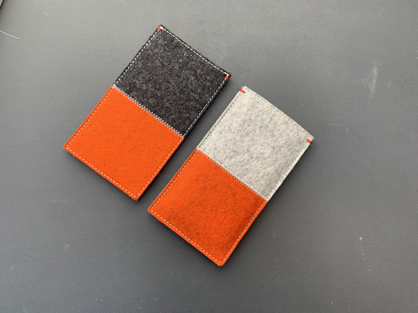 CONTRAST iphone 11 hoes, oranje - Westerman Bags vilten tassen en hoezen. Dutch Design.