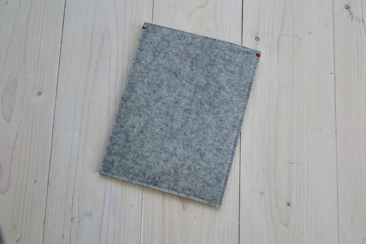 Contrast ereader cover for Kobo or Kindle in gray and yellow felt