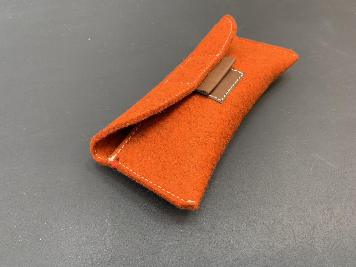 KIJKNOU - brillenkoker met magnetische sluiting  oranje - alle kleuren - Westerman Bags vilten tassen en hoezen. Dutch Design.