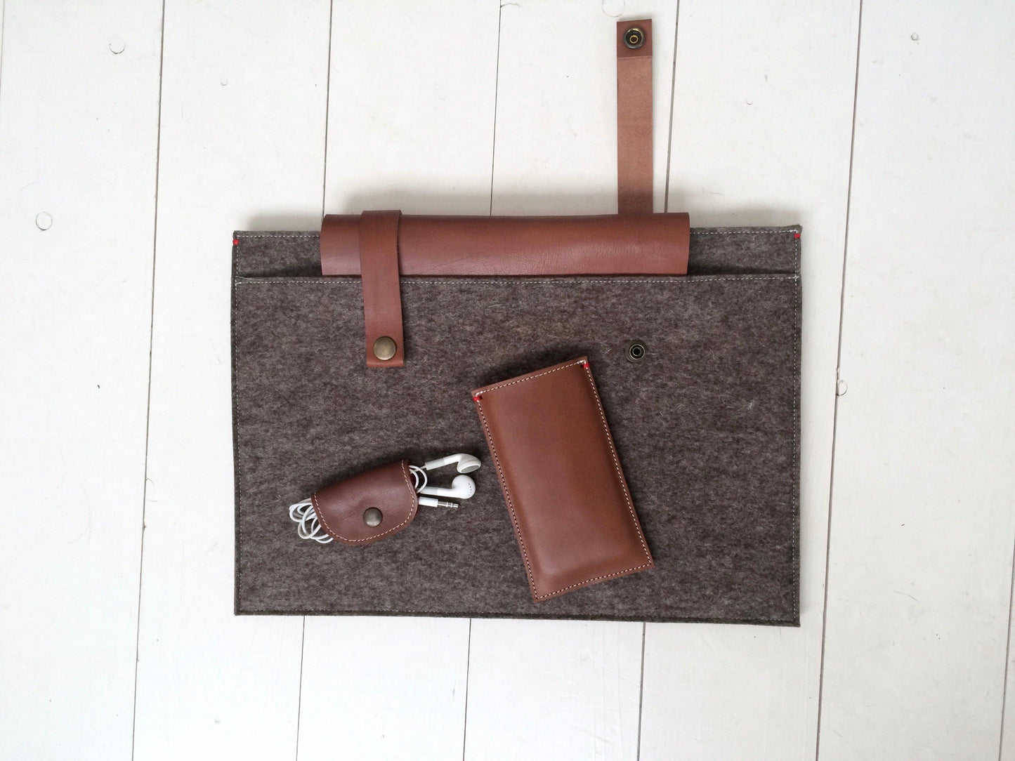 CLASSIC CASE | Macbook Pro en Air | Extra vak | Zandbruin en Cognac leder - Westerman Bags vilten tassen en hoezen. Dutch Design.