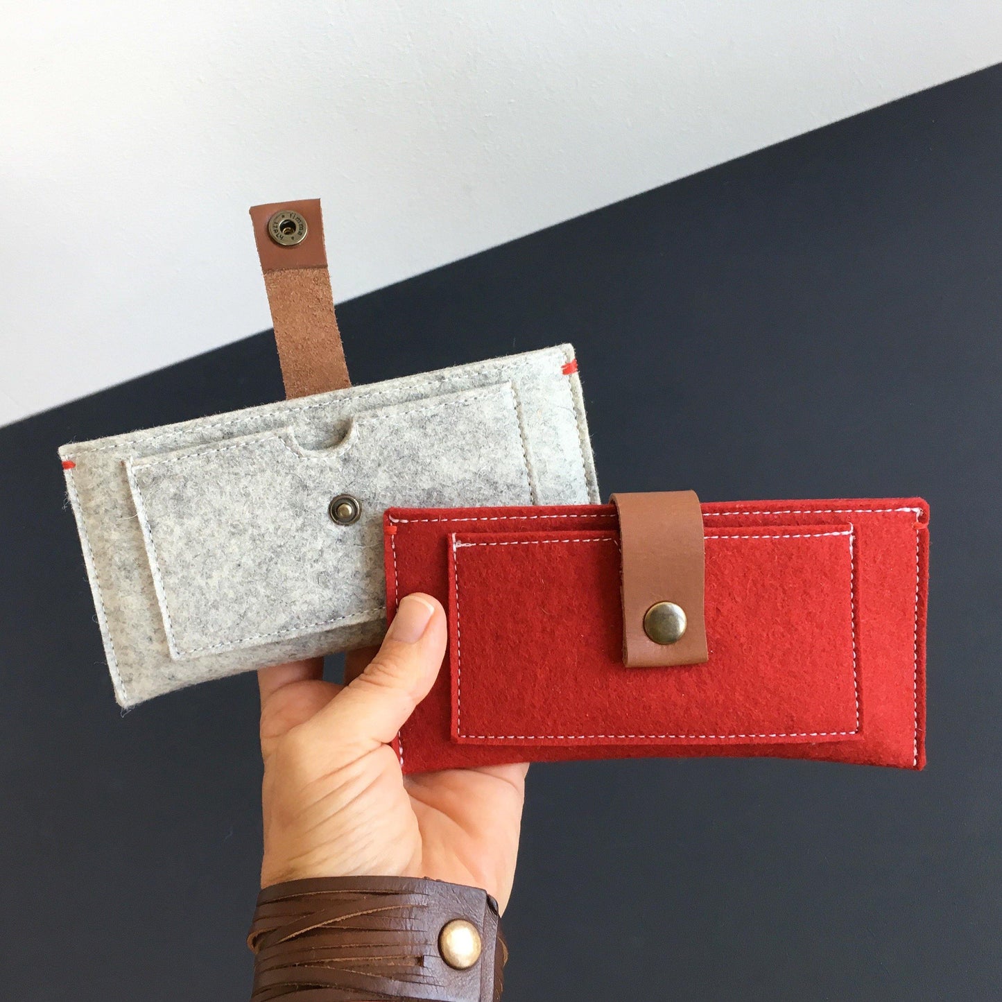 Iphone X wallet in grey and red