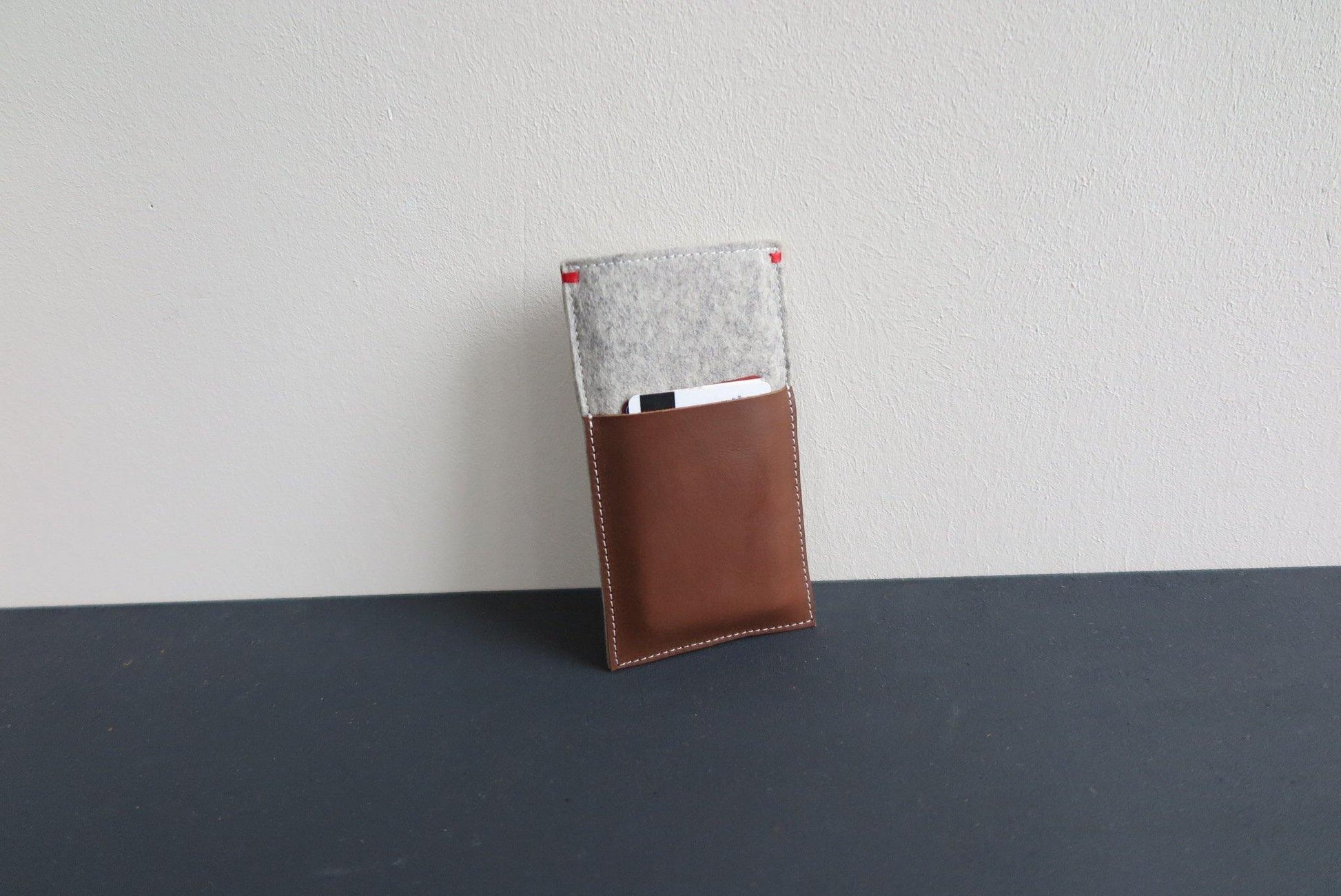 Wool felt iPhone x case with leather pocket for creditcards