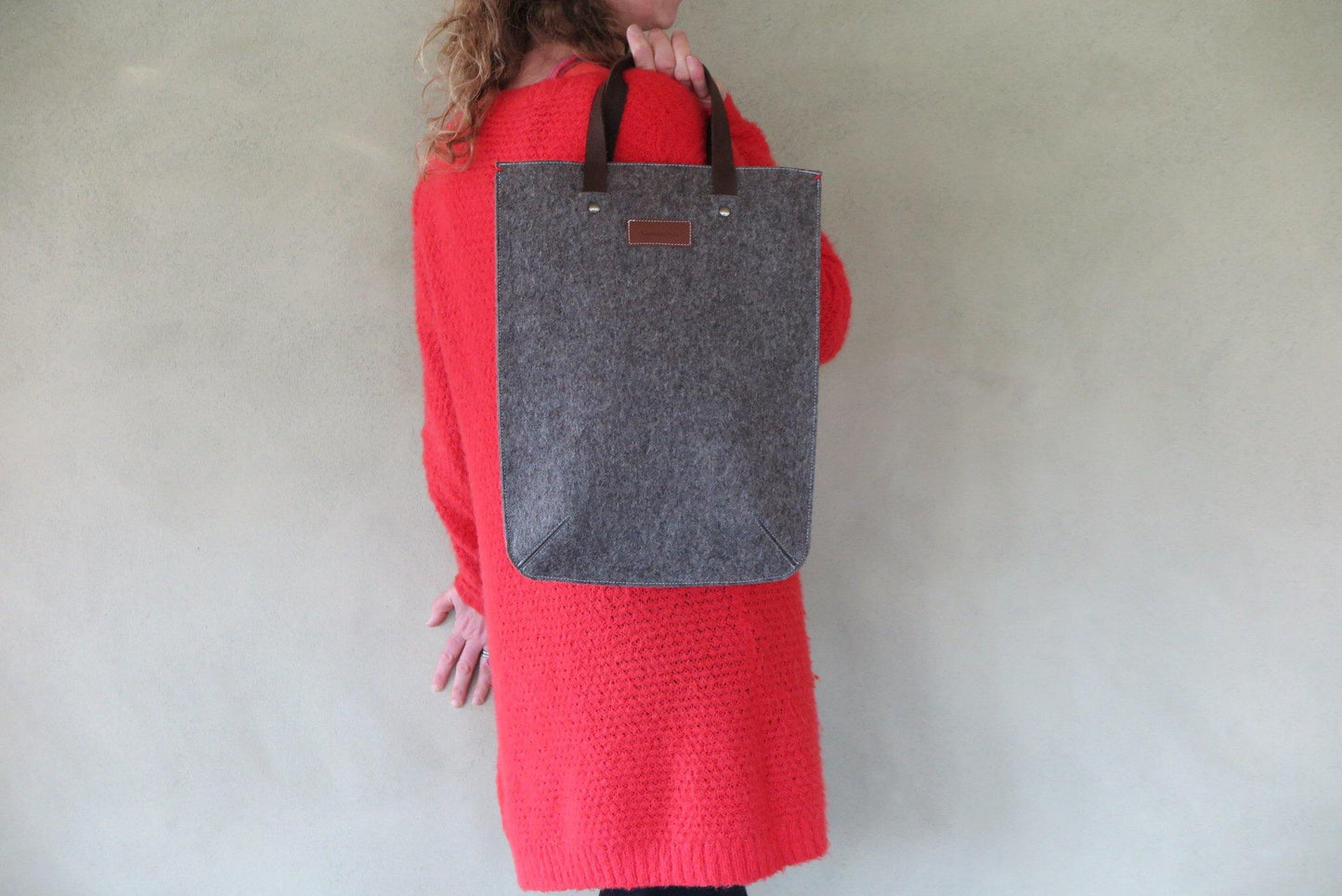 BASIC WOOL felt laptop bag for daily use in sandbrown