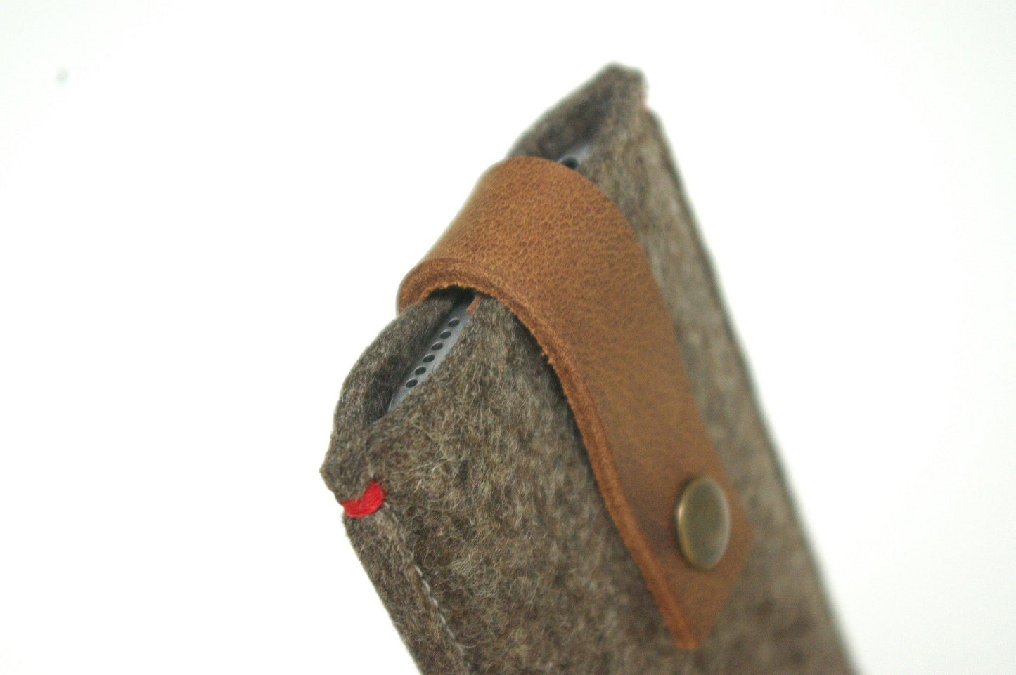 Fairphone felt case with leather closure