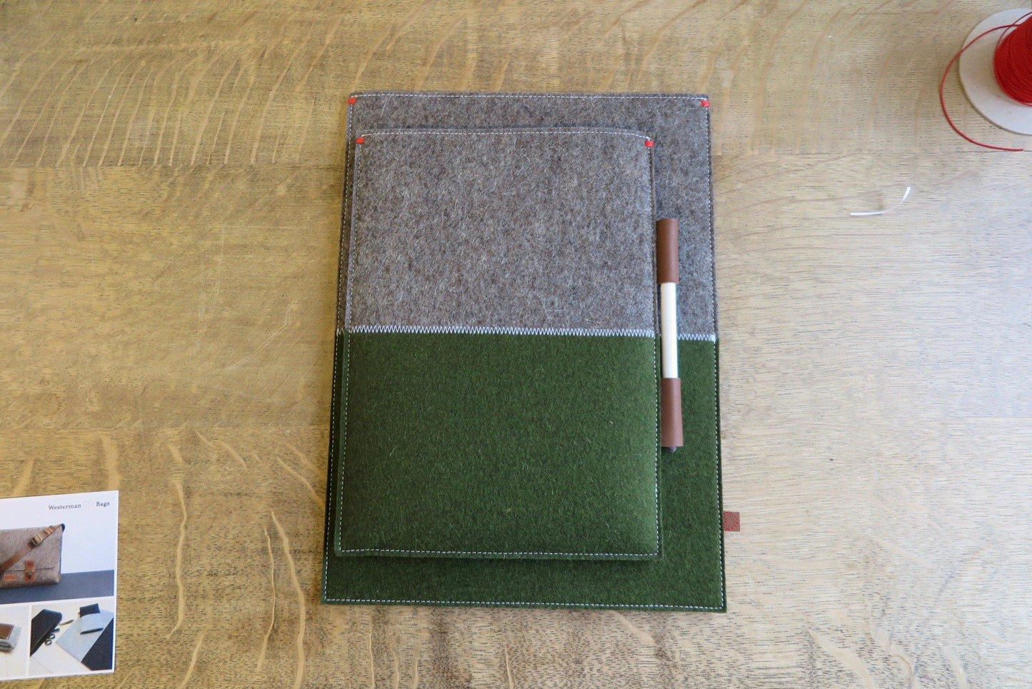 CONTRAST serie - iPad Pro hoes in Classic Green - Westerman Bags vilten tassen en hoezen. Dutch Design.