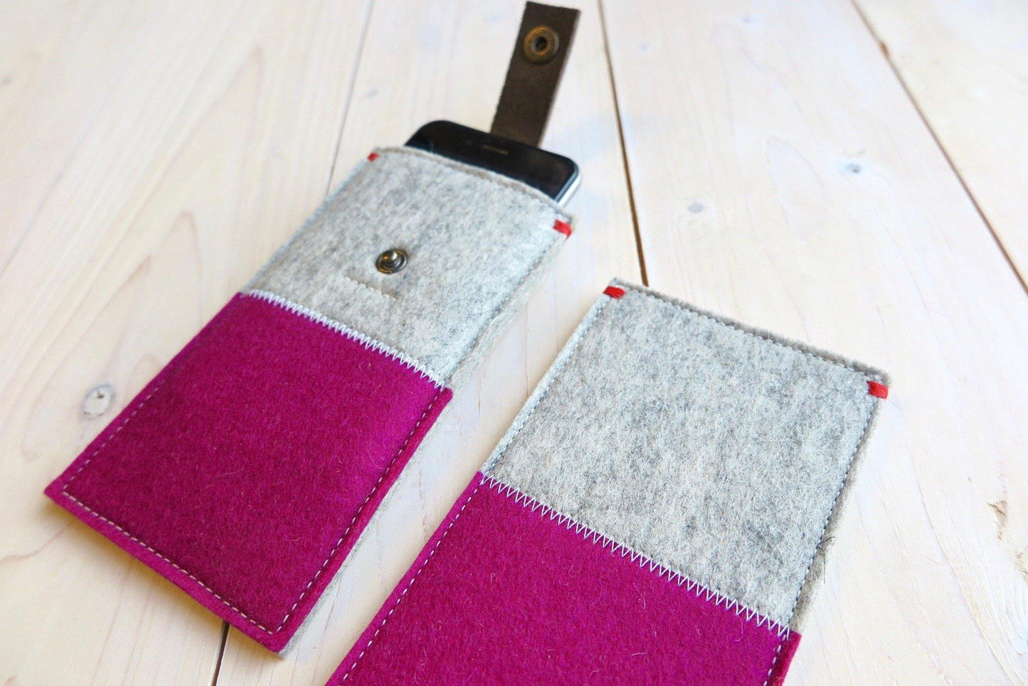 CONTRAST Pink. Wolvilt telefoonhoes met leren sluiting - Westerman Bags vilten tassen en hoezen. Dutch Design.