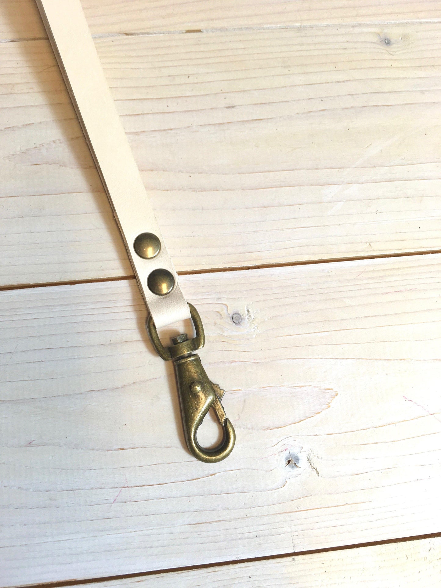 VANMIJ - Leren keycord sleutelhanger - Nude leather - Westerman Bags vilten tassen en hoezen. Dutch Design.