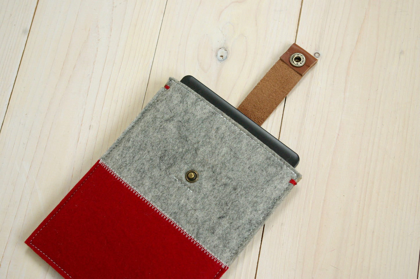 Kobo Kindle Ereader Hoes - Contrast series Leather Closure - Red and Gray