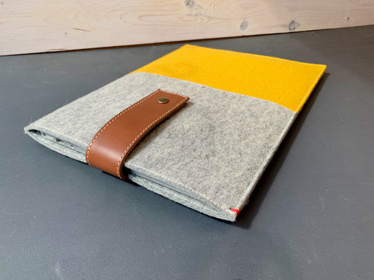 MacBook Hoes With Leather Closure Contrast Case | MacBook Pro and Air | Gray and yellow