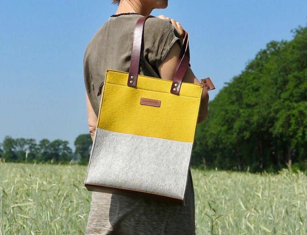 CONTRAST - Shopper XL vilten tas | geel en grijs | Rits - Westerman Bags vilten tassen en hoezen. Dutch Design.