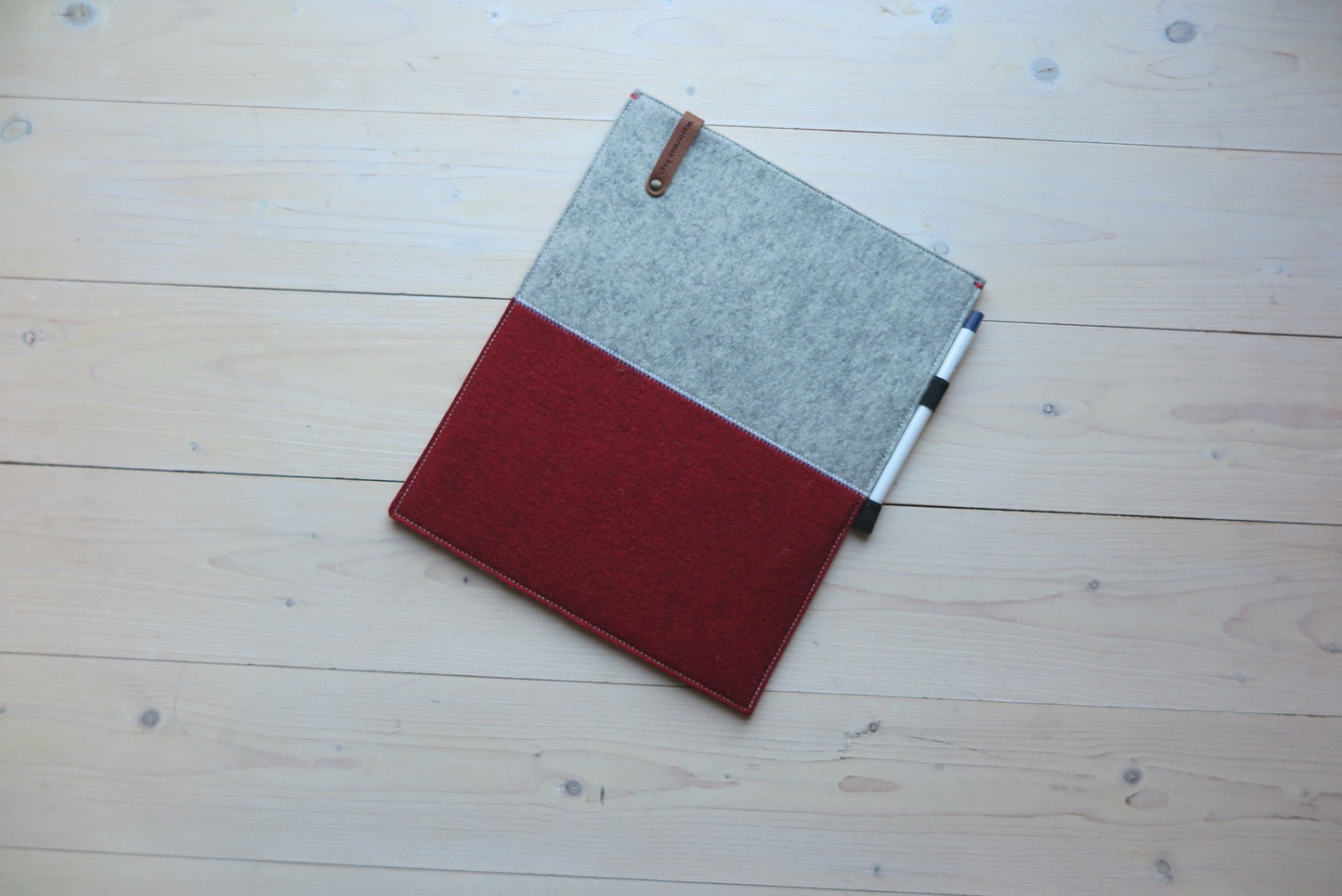 IPad 12.9 cover in red and gray with loops for Apple Pencil