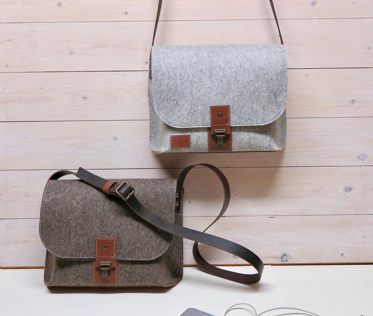 CLASSIC MESSENGER SMALL - vilten schoudertas met leren details - Grijs - Westerman Bags vilten tassen en hoezen. Dutch Design.
