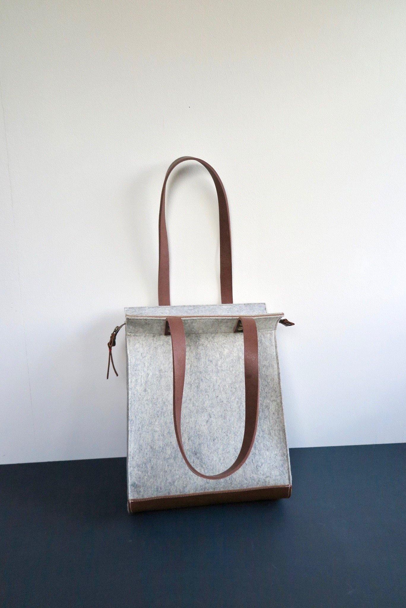 FUNCTIE - Shopper XL vilten laptoptas | grijs | Rits - Westerman Bags vilten tassen en hoezen. Dutch Design.