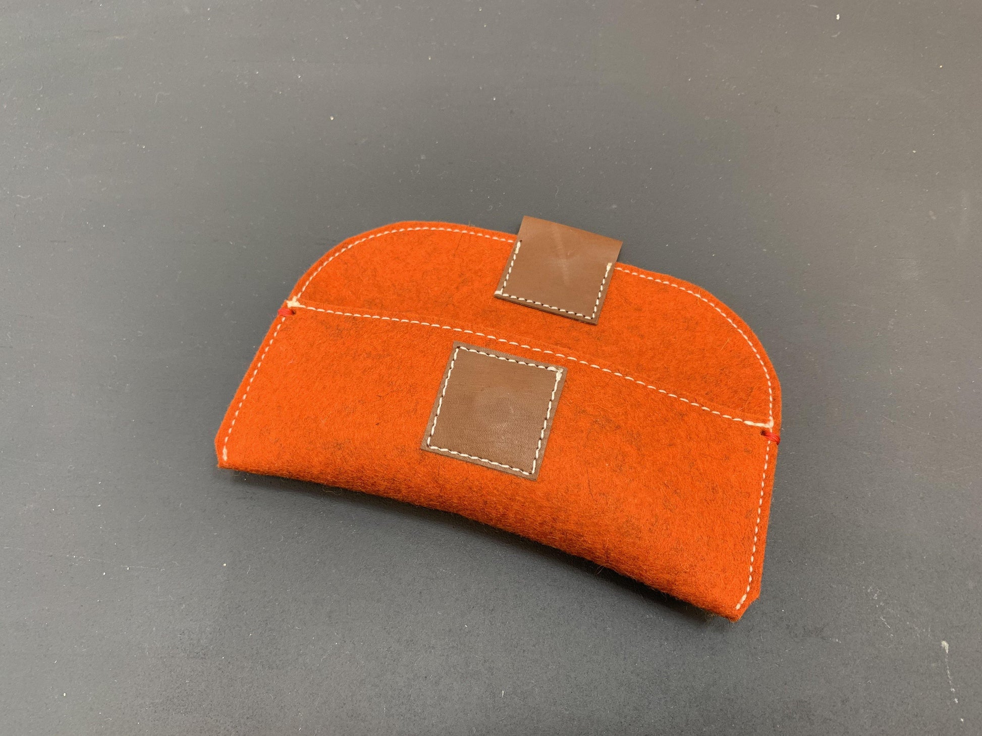 KIJKNOU - brillenkoker met magnetische sluiting oranje  - alle kleuren - Westerman Bags vilten tassen en hoezen. Dutch Design.