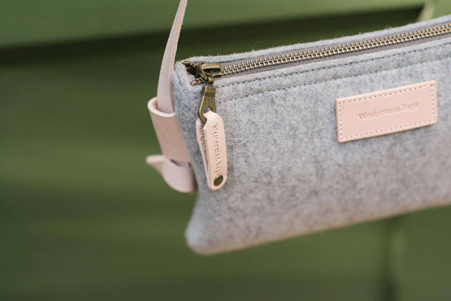 DAGTAS all natural - grijs wolvilt en nude leder - Westerman Bags vilten tassen en hoezen. Dutch Design.