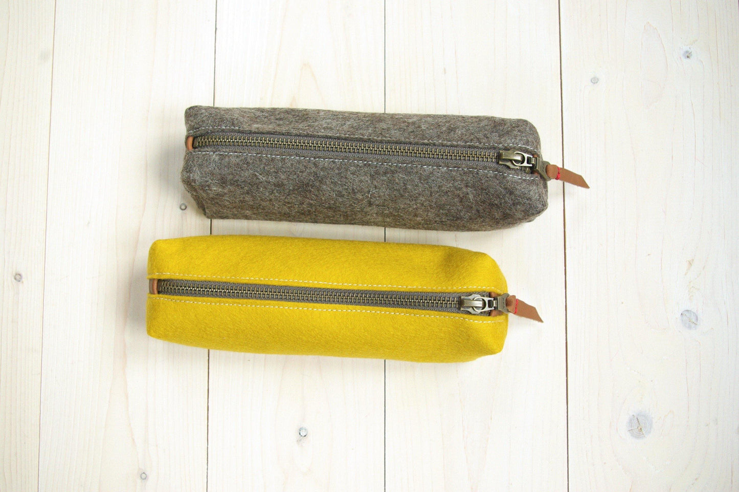 PENCIL CASE etui felt vilt in okergeel