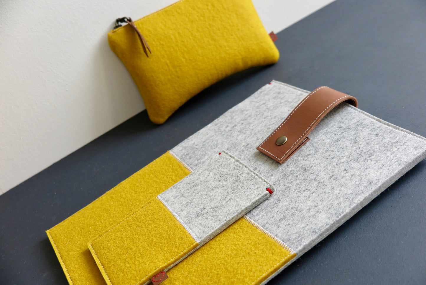 CONTRAST serie - iPad Pro hoes Geel en Grijs - Westerman Bags vilten tassen en hoezen. Dutch Design.