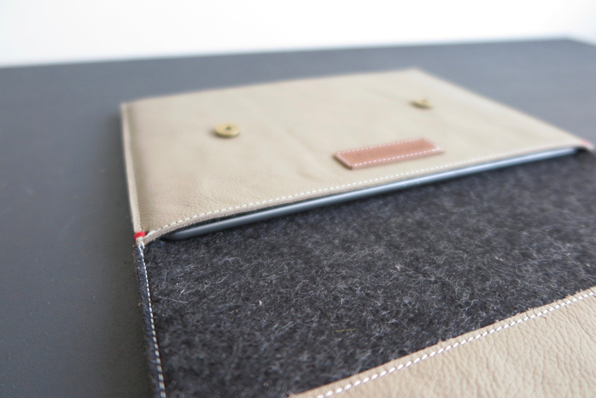 Ipad Pro 129 leather case with magnetic closure