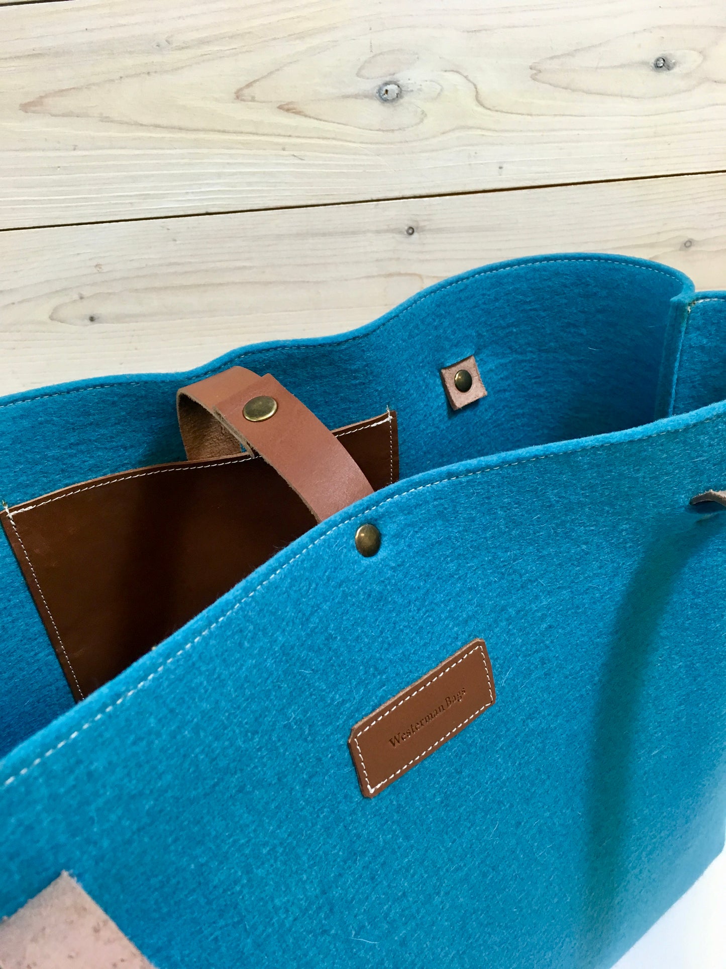 Vilten tas in blauw van Westerman bags