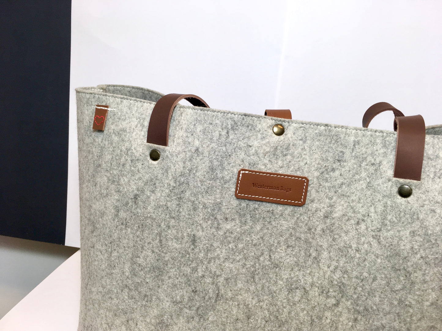 GREY FELT BAG with leather shoulder straps