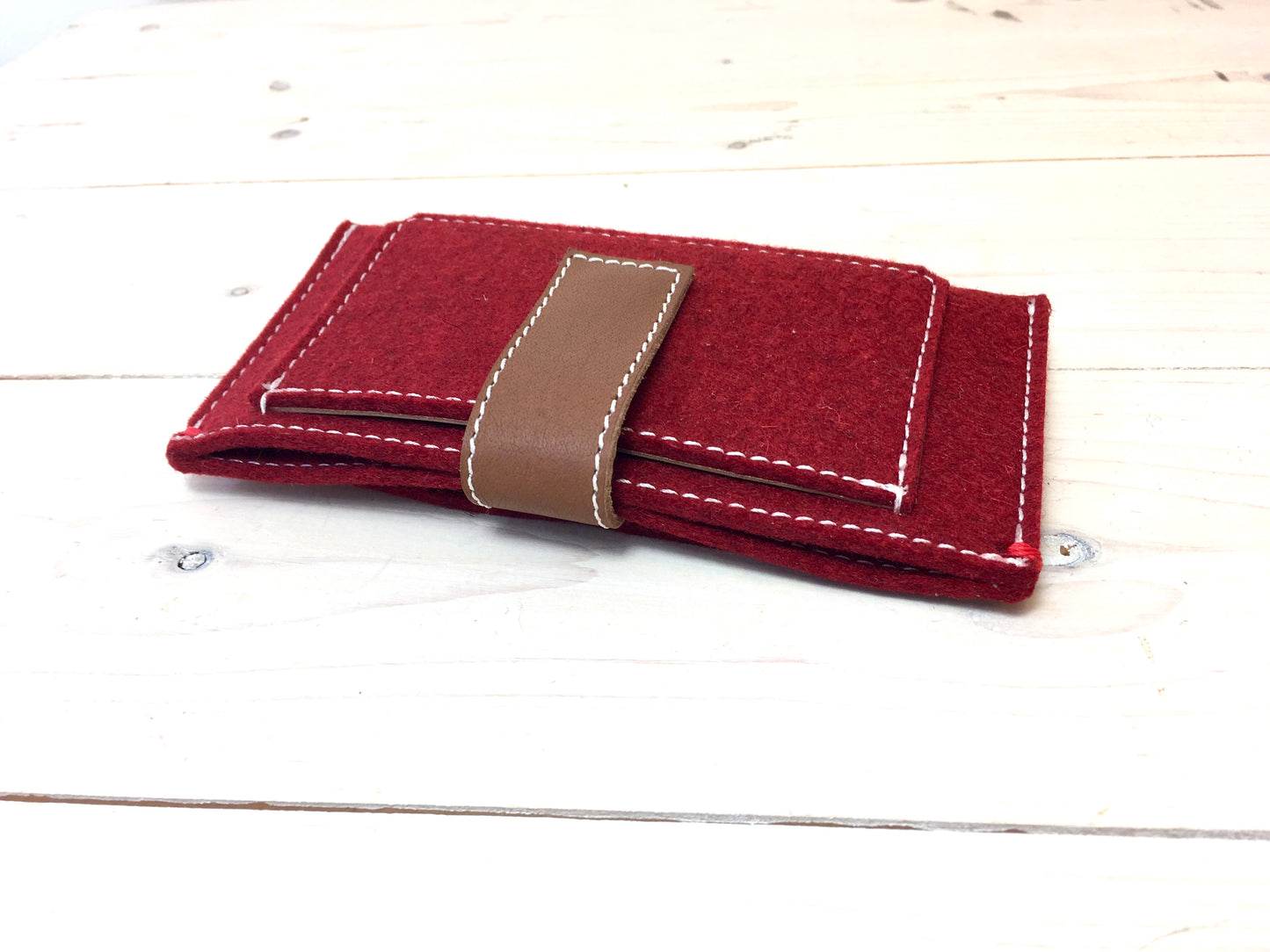 Iphone WALLET vilt | Rood | magnetische sluiting - Westerman Bags vilten tassen en hoezen. Dutch Design.