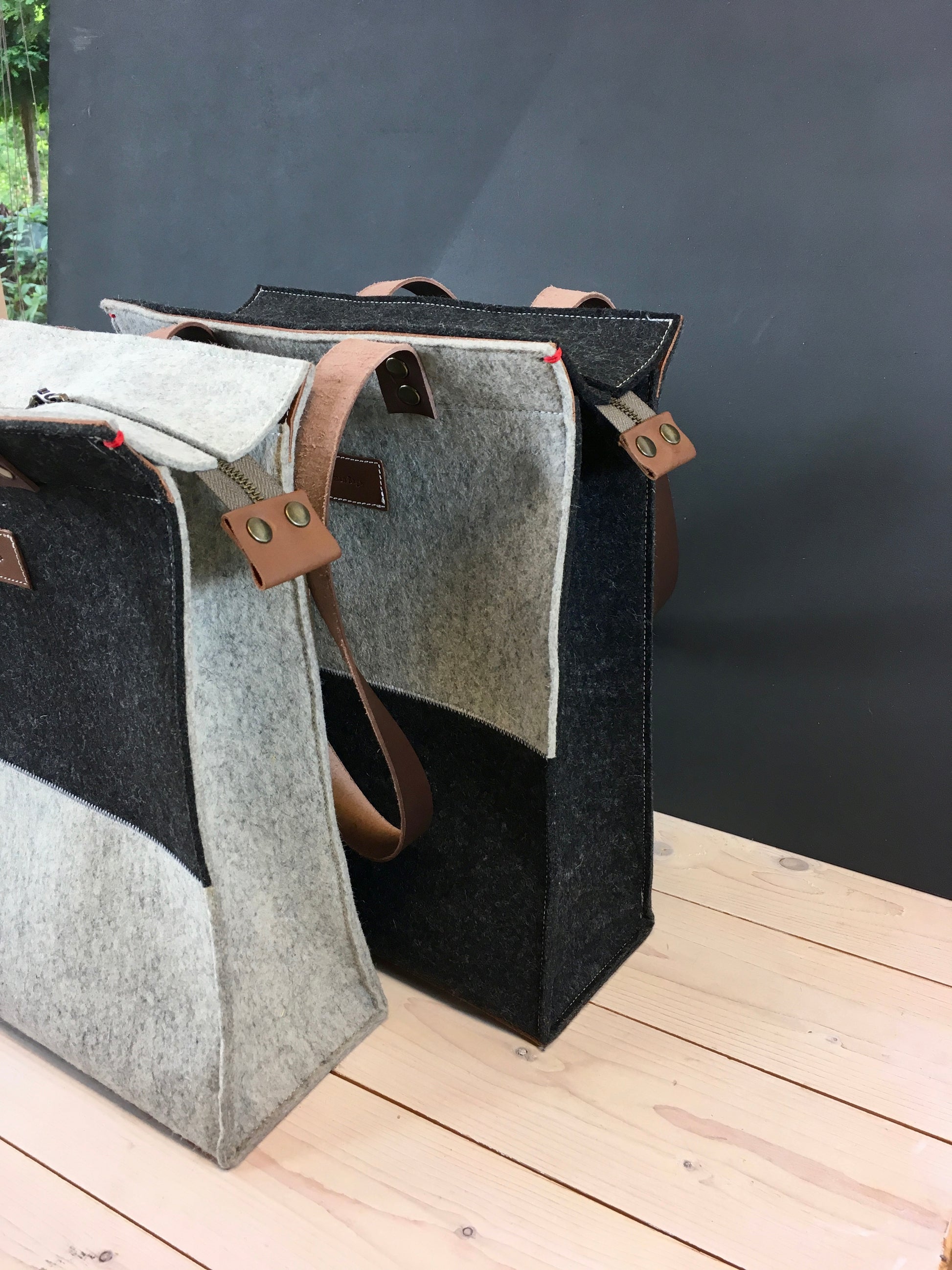 CONTRAST - Shopper XL vilten tas | zwart en grijs | Rits - Westerman Bags vilten tassen en hoezen. Dutch Design.